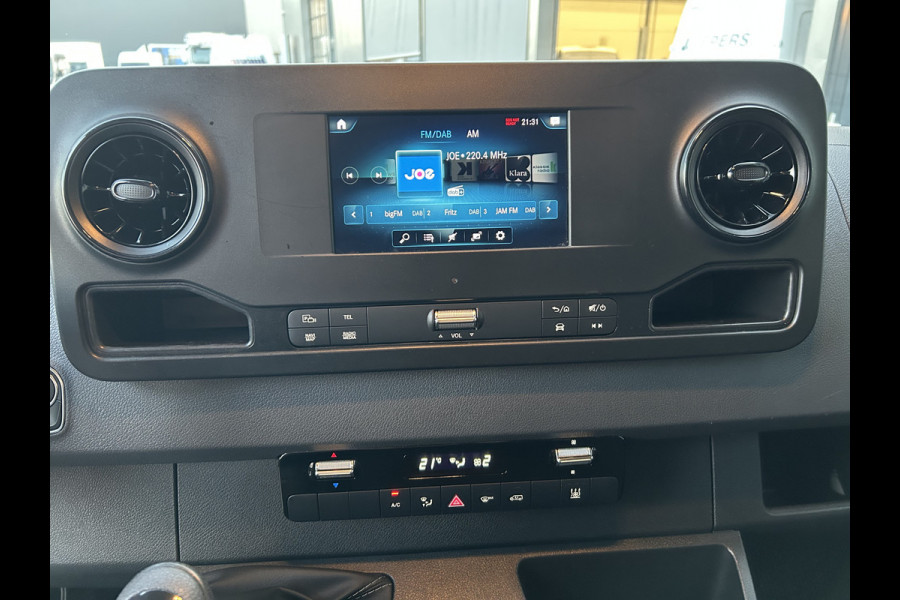 Mercedes-Benz Sprinter 317 CDI L2 H2 Trekhaak / MBUX / Navigatie / Camera / Cruise control / Airco / 270 Graden achterdeuren