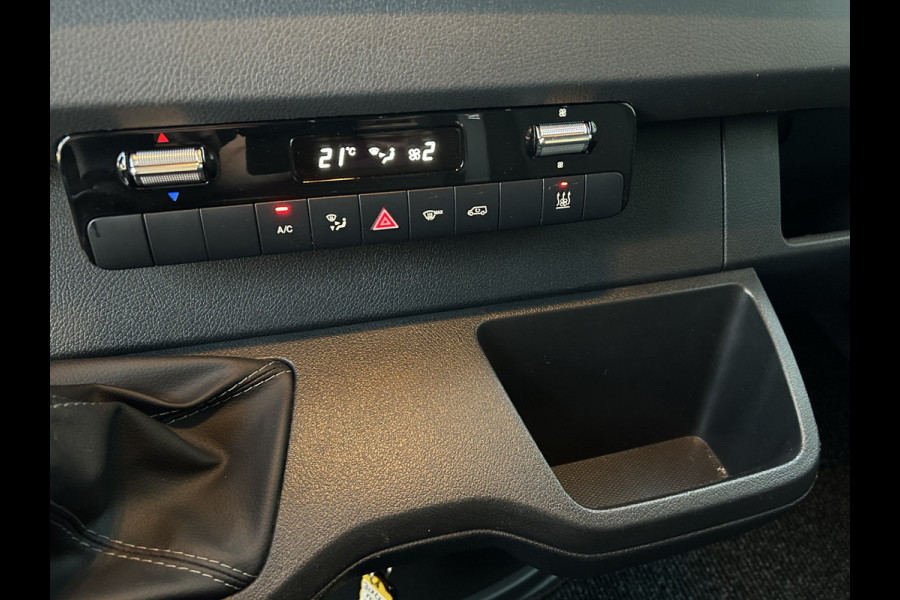 Mercedes-Benz Sprinter 317 CDI L2 H2 Trekhaak / MBUX / Navigatie / Camera / Cruise control / Airco / 270 Graden achterdeuren