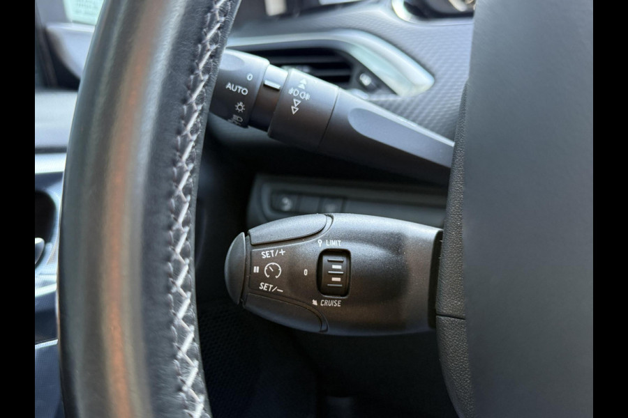 Peugeot 2008 1.2 PureTech Allure 2e Eigenaar,Pano,6 Bak,131pk,Navi,Camera,Clima,Cruise,Dealer Onderhouden,Pdc,Lm velgen,Apk tot 10-2026
