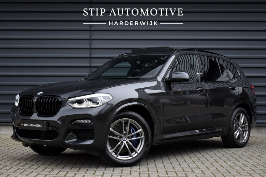 BMW X3 xDrive30e High Executive M Sport | Panoramadak | Camera | Adaptief Onderstel | CarPlay | Adaptive LED | Donker Getint Glas |