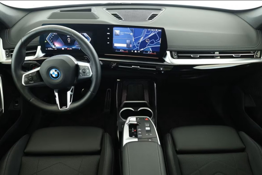 BMW X1 xDrive30e M-SPORT ** MATRIX, NAVI+, PANORAMA, HuD, LEDER, 20-Iinch LMV ** 1E EIG - UNFALLFREI ** ** INFORMEER OOK NAAR ONZE AANTREKKELIJKE FINANCIAL-LEASE TARIEVEN **