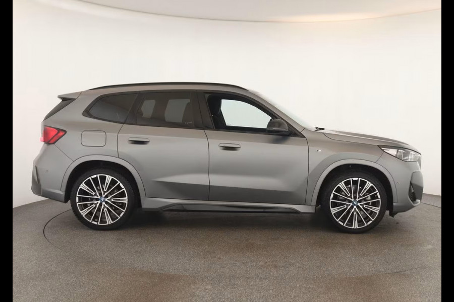 BMW X1 xDrive30e M-SPORT ** MATRIX, NAVI+, PANORAMA, HuD, LEDER, 20-Iinch LMV ** 1E EIG - UNFALLFREI ** ** INFORMEER OOK NAAR ONZE AANTREKKELIJKE FINANCIAL-LEASE TARIEVEN **