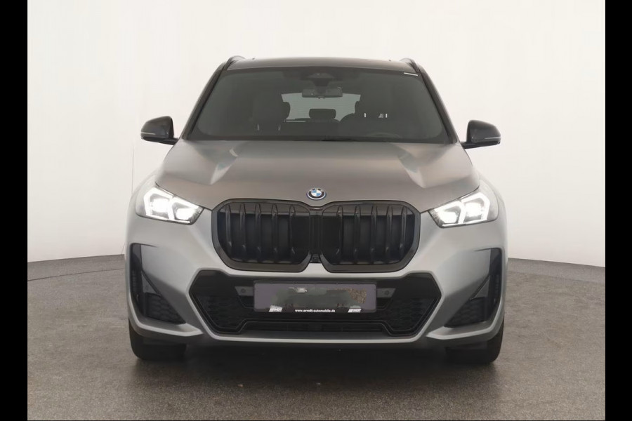 BMW X1 xDrive30e M-SPORT ** MATRIX, NAVI+, PANORAMA, HuD, LEDER, 20-Iinch LMV ** 1E EIG - UNFALLFREI ** ** INFORMEER OOK NAAR ONZE AANTREKKELIJKE FINANCIAL-LEASE TARIEVEN **