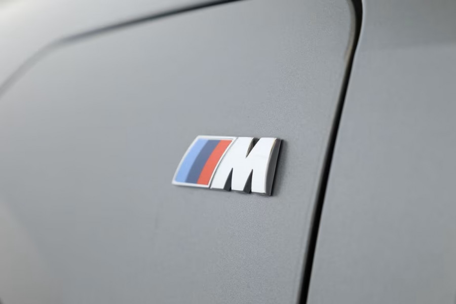 BMW X1 xDrive30e M-SPORT ** MATRIX, NAVI+, PANORAMA, HuD, LEDER, 20-Iinch LMV ** 1E EIG - UNFALLFREI ** ** INFORMEER OOK NAAR ONZE AANTREKKELIJKE FINANCIAL-LEASE TARIEVEN **