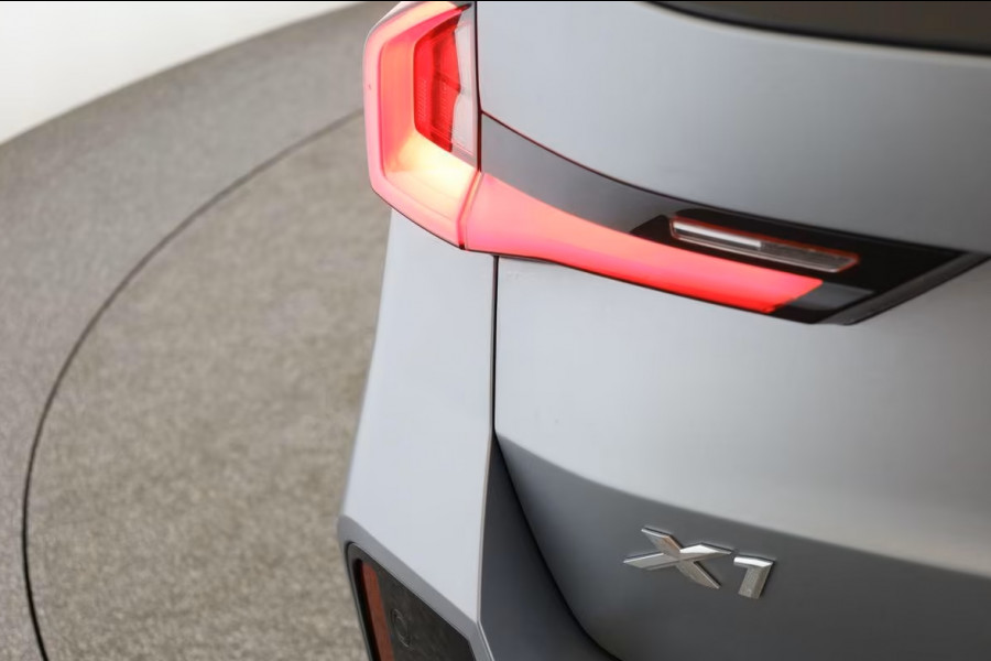 BMW X1 xDrive30e M-SPORT ** MATRIX, NAVI+, PANORAMA, HuD, LEDER, 20-Iinch LMV ** 1E EIG - UNFALLFREI ** ** INFORMEER OOK NAAR ONZE AANTREKKELIJKE FINANCIAL-LEASE TARIEVEN **