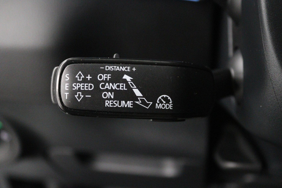 Škoda Karoq 1.5 TSI ACT Style Business (TREKHAAK, STOELVERWARMING, ACHTERUITRIJCAMERA, NAVIGATIE, ELEKTR STOELEN)