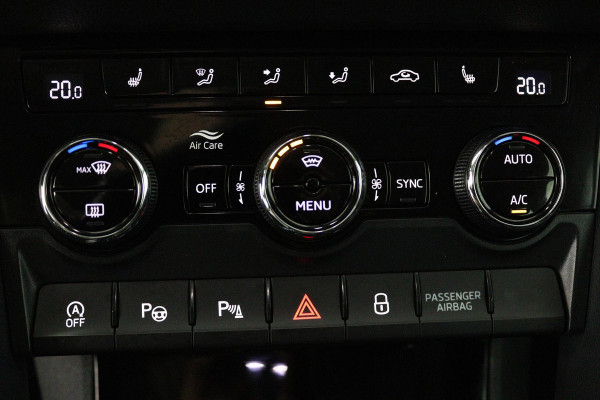 Škoda Karoq 1.5 TSI ACT Style Business (TREKHAAK, STOELVERWARMING, ACHTERUITRIJCAMERA, NAVIGATIE, ELEKTR STOELEN)