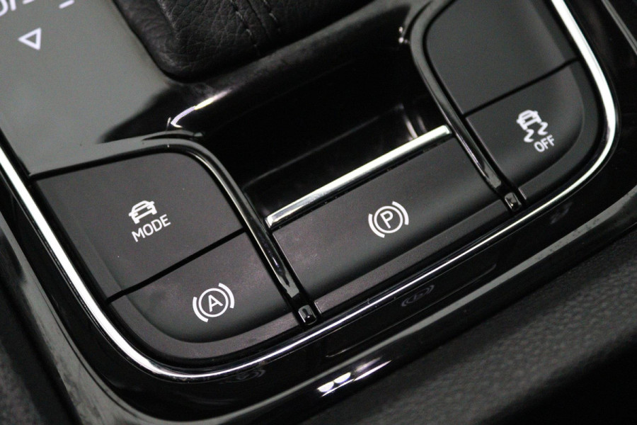 Škoda Karoq 1.5 TSI ACT Style Business (TREKHAAK, STOELVERWARMING, ACHTERUITRIJCAMERA, NAVIGATIE, ELEKTR STOELEN)