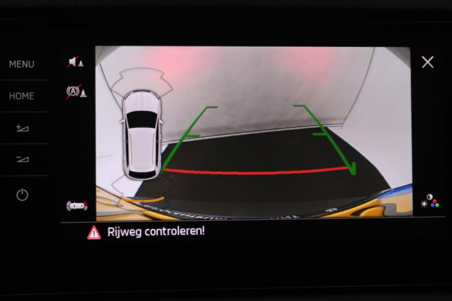 Škoda Karoq 1.5 TSI ACT Style Business (TREKHAAK, STOELVERWARMING, ACHTERUITRIJCAMERA, NAVIGATIE, ELEKTR STOELEN)