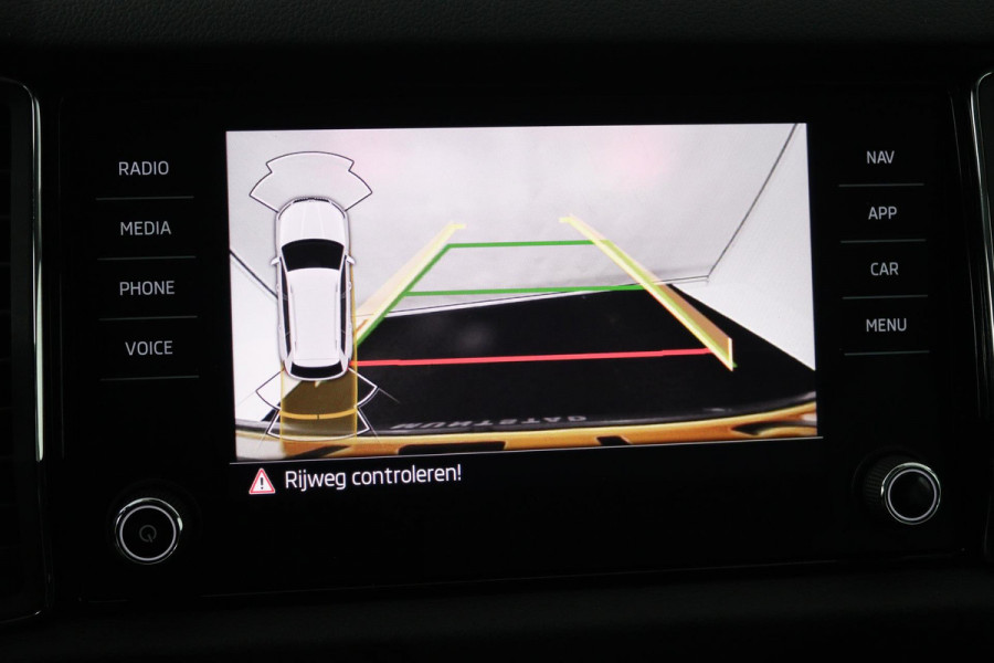 Škoda Kodiaq 1.5 TSI Business Edition 7p (ACHTERUITRIJCAMERA, STUUR/STOEL VERWARMING, CRUISE, CRUISE ADAPTIEF, GOED ONDERHOUDEN)
