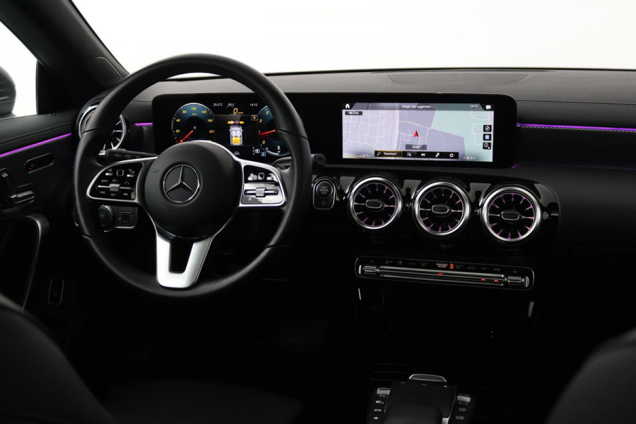Mercedes-Benz CLA-Klasse Shooting Brake 200 Business Solution Luxury (PANORAMADAK, SFEERVERLICHTING, STOELVERARMING, CAMERA)