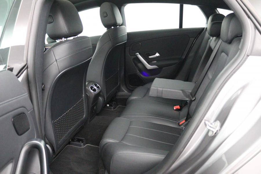 Mercedes-Benz CLA-Klasse Shooting Brake 200 Business Solution Luxury (PANORAMADAK, SFEERVERLICHTING, STOELVERARMING, CAMERA)