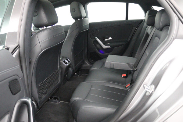 Mercedes-Benz CLA-Klasse Shooting Brake 200 Business Solution Luxury (PANORAMADAK, SFEERVERLICHTING, STOELVERARMING, CAMERA)