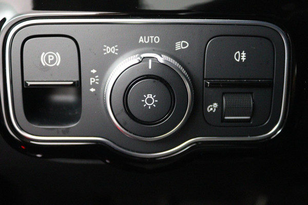 Mercedes-Benz CLA-Klasse Shooting Brake 200 Business Solution Luxury (PANORAMADAK, SFEERVERLICHTING, STOELVERARMING, CAMERA)