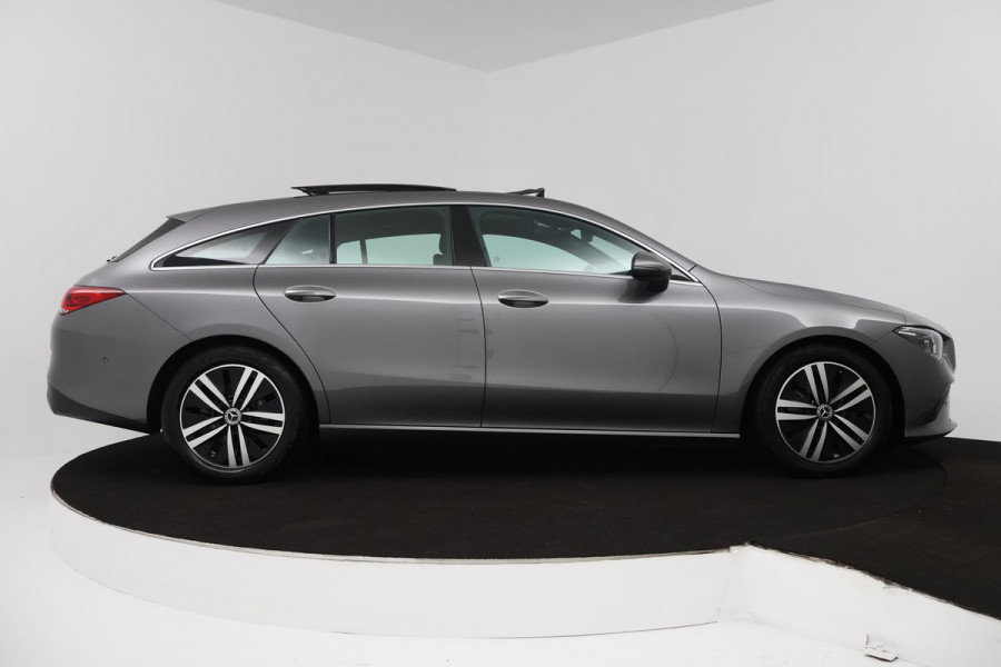 Mercedes-Benz CLA-Klasse Shooting Brake 200 Business Solution Luxury (PANORAMADAK, SFEERVERLICHTING, STOELVERARMING, CAMERA)