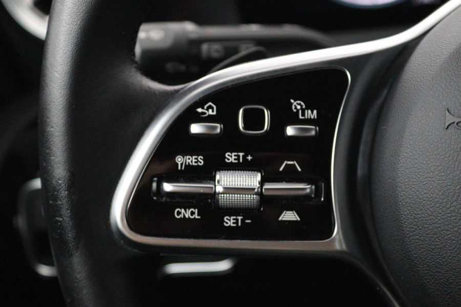 Mercedes-Benz CLA-Klasse Shooting Brake 200 Business Solution Luxury (PANORAMADAK, SFEERVERLICHTING, STOELVERARMING, CAMERA)