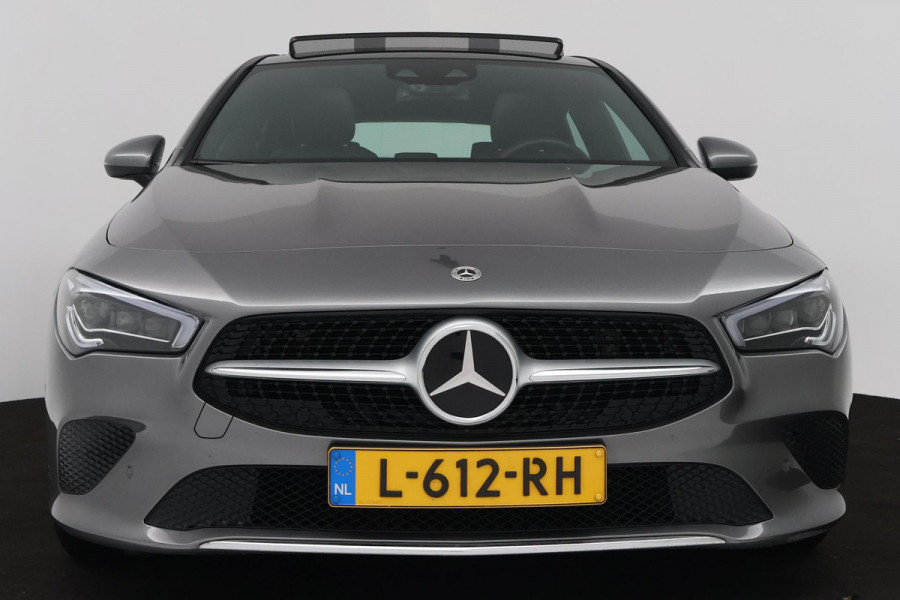 Mercedes-Benz CLA-Klasse Shooting Brake 200 Business Solution Luxury (PANORAMADAK, SFEERVERLICHTING, STOELVERARMING, CAMERA)