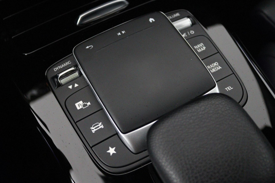 Mercedes-Benz CLA-Klasse Shooting Brake 200 Business Solution Luxury (PANORAMADAK, SFEERVERLICHTING, STOELVERARMING, CAMERA)