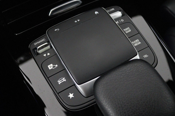 Mercedes-Benz CLA-Klasse Shooting Brake 200 Business Solution Luxury (PANORAMADAK, SFEERVERLICHTING, STOELVERARMING, CAMERA)