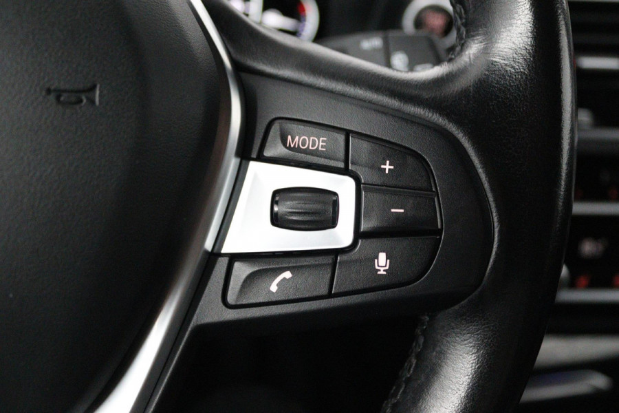 BMW X3 XDrive20i High Executive (STOELVERWARMING, SFEERVERLICHTING, HEAD-UP, CRUISE CONTROL, PARKEERSENSOREN, DEALER ONDERHOUDEN)