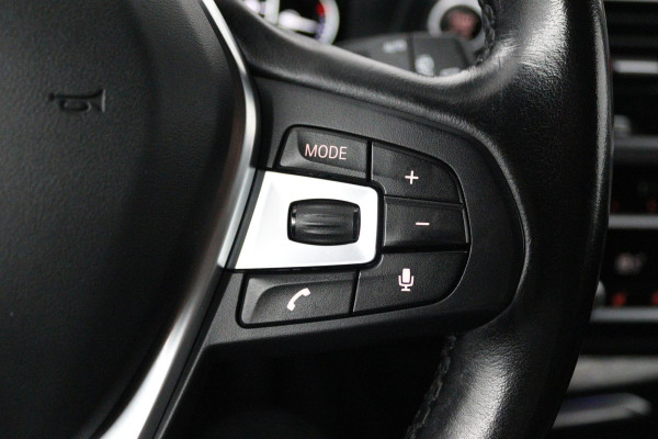 BMW X3 XDrive20i High Executive (STOELVERWARMING, SFEERVERLICHTING, HEAD-UP, CRUISE CONTROL, PARKEERSENSOREN, DEALER ONDERHOUDEN)
