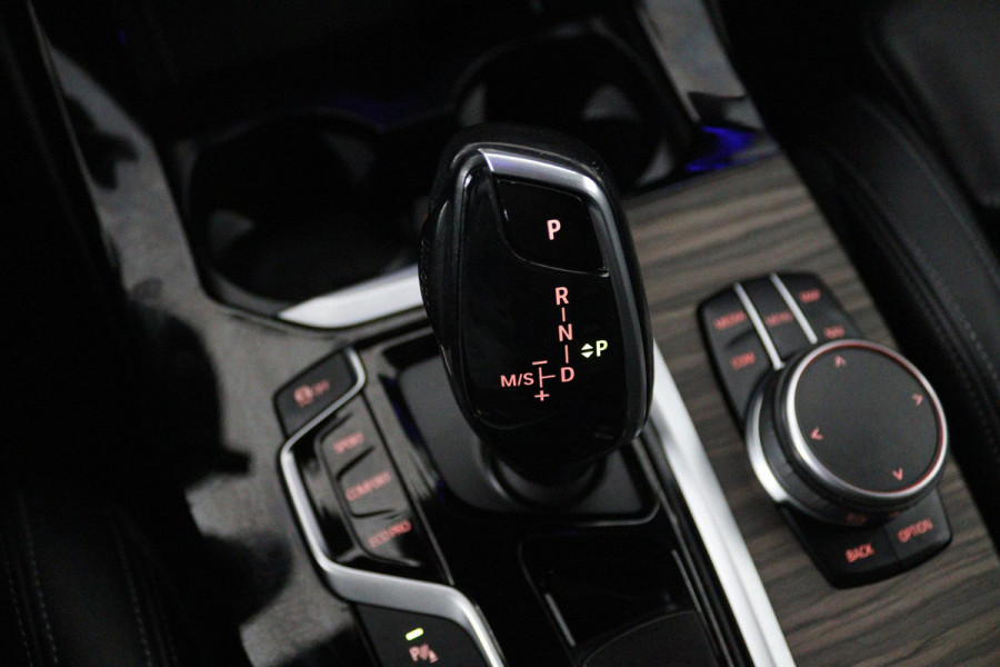 BMW X3 XDrive20i High Executive (STOELVERWARMING, SFEERVERLICHTING, HEAD-UP, CRUISE CONTROL, PARKEERSENSOREN, DEALER ONDERHOUDEN)