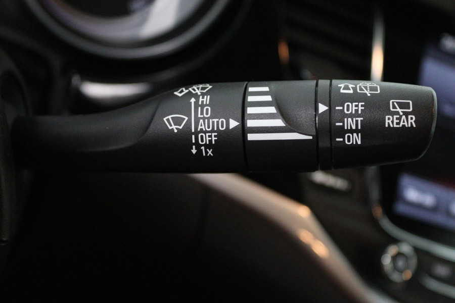Opel Astra Sports Tourer 1.4 Innovation (PARKEERSENSOREN, TREKHAAK, CAMERA, STOELVERWARMING, CRUISE CONTROL)