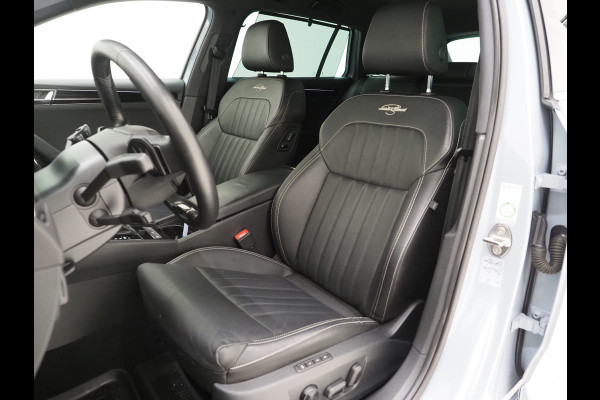Škoda Superb Combi 1.4 TSI iV Laurin & Klement | Panoramadak | Trekhaak | Canton | Keyless | Adaptive Cruise | Carplay