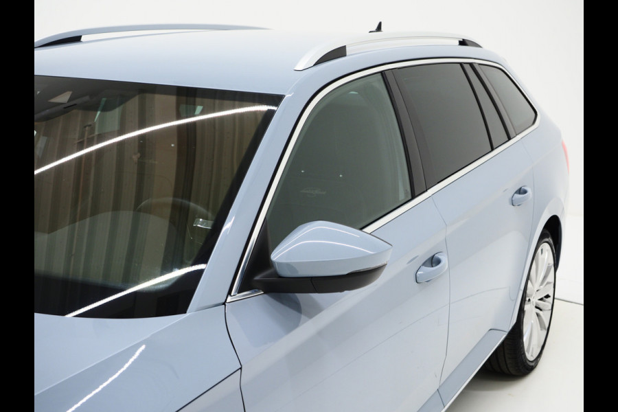 Škoda Superb Combi 1.4 TSI iV Laurin & Klement | Panoramadak | Trekhaak | Canton | Keyless | Adaptive Cruise | Carplay