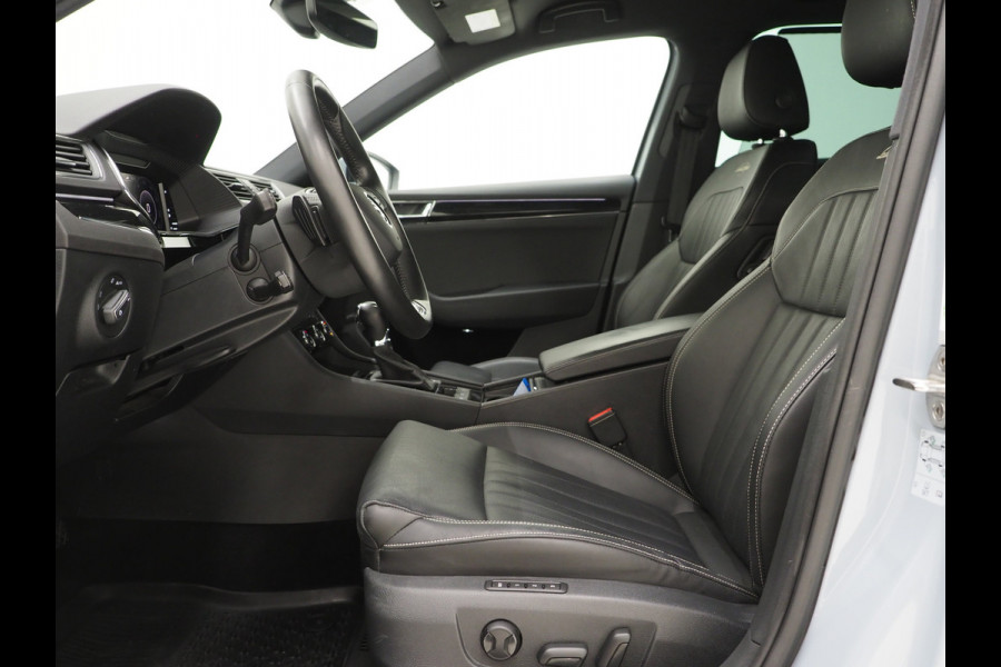 Škoda Superb Combi 1.4 TSI iV Laurin & Klement | Panoramadak | Trekhaak | Canton | Keyless | Adaptive Cruise | Carplay