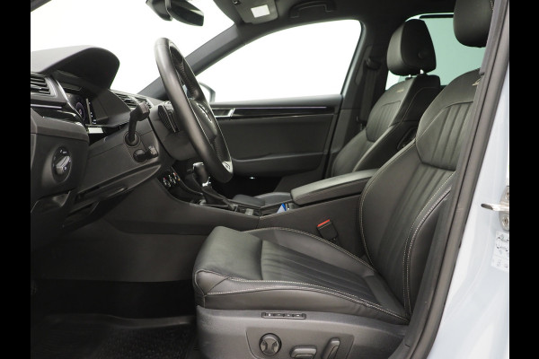 Škoda Superb Combi 1.4 TSI iV Laurin & Klement | Panoramadak | Trekhaak | Canton | Keyless | Adaptive Cruise | Carplay