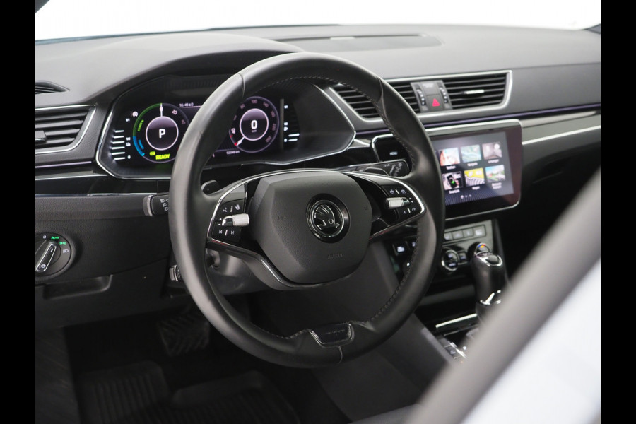 Škoda Superb Combi 1.4 TSI iV Laurin & Klement | Panoramadak | Trekhaak | Canton | Keyless | Adaptive Cruise | Carplay