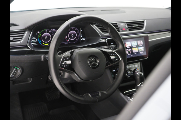 Škoda Superb Combi 1.4 TSI iV Laurin & Klement | Panoramadak | Trekhaak | Canton | Keyless | Adaptive Cruise | Carplay