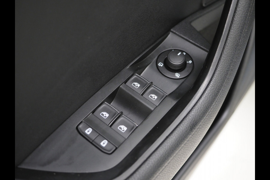 Škoda Superb Combi 1.4 TSI iV Laurin & Klement | Panoramadak | Trekhaak | Canton | Keyless | Adaptive Cruise | Carplay