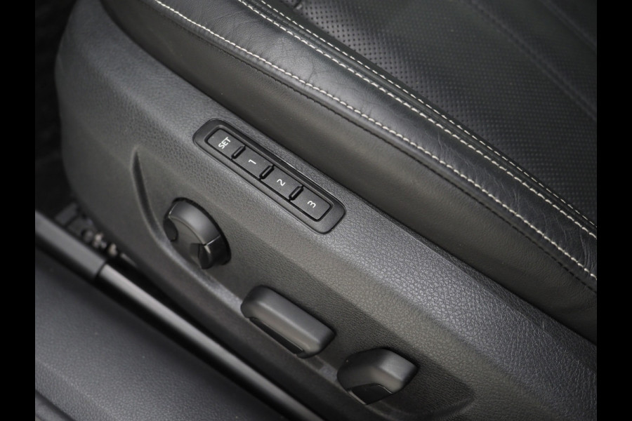 Škoda Superb Combi 1.4 TSI iV Laurin & Klement | Panoramadak | Trekhaak | Canton | Keyless | Adaptive Cruise | Carplay