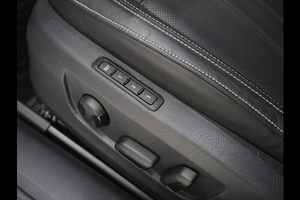 Škoda Superb Combi 1.4 TSI iV Laurin & Klement | Panoramadak | Trekhaak | Canton | Keyless | Adaptive Cruise | Carplay
