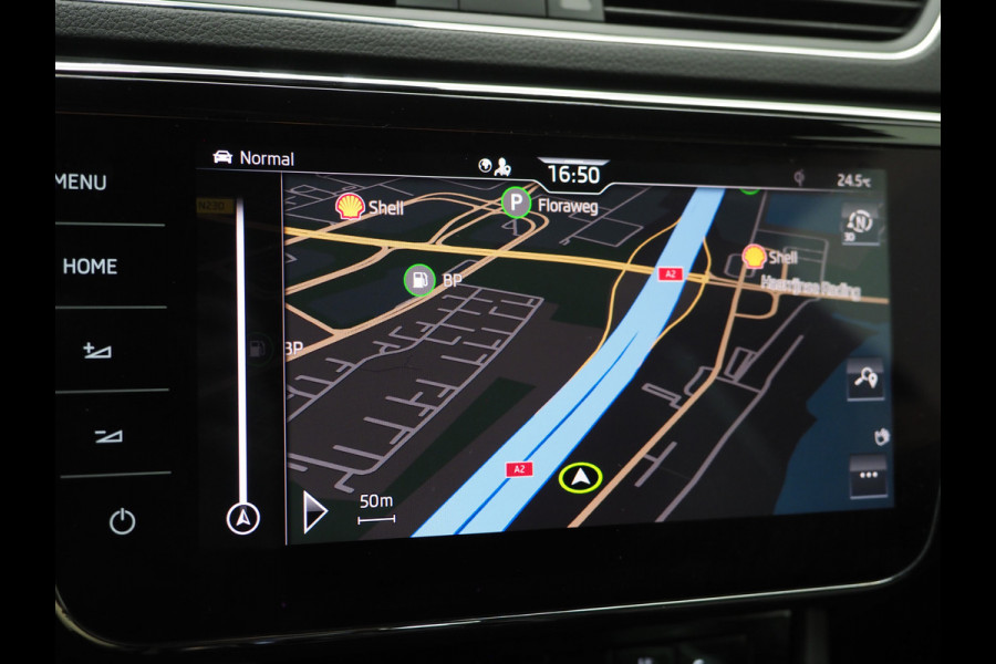Škoda Superb Combi 1.4 TSI iV Laurin & Klement | Panoramadak | Trekhaak | Canton | Keyless | Adaptive Cruise | Carplay
