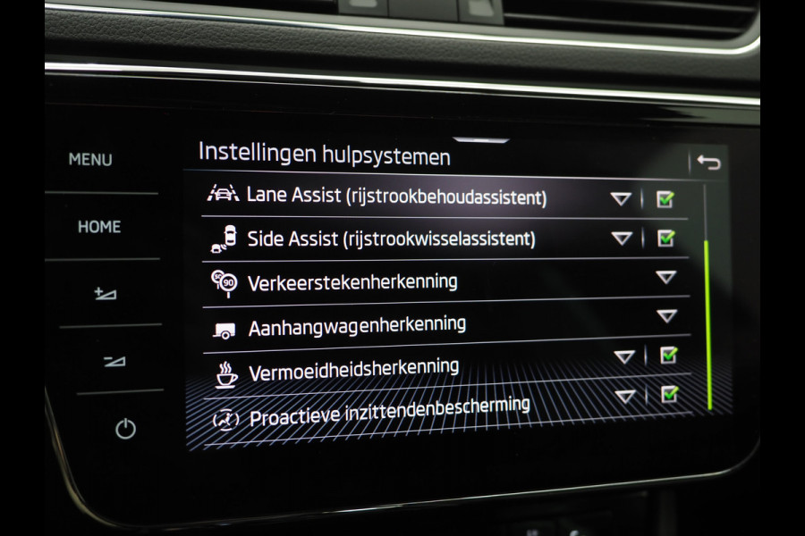 Škoda Superb Combi 1.4 TSI iV Laurin & Klement | Panoramadak | Trekhaak | Canton | Keyless | Adaptive Cruise | Carplay