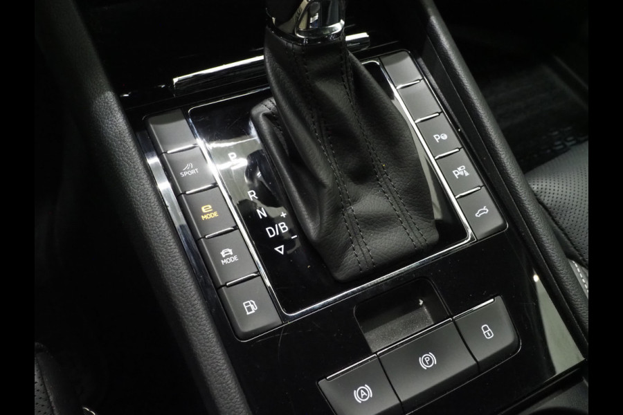 Škoda Superb Combi 1.4 TSI iV Laurin & Klement | Panoramadak | Trekhaak | Canton | Keyless | Adaptive Cruise | Carplay