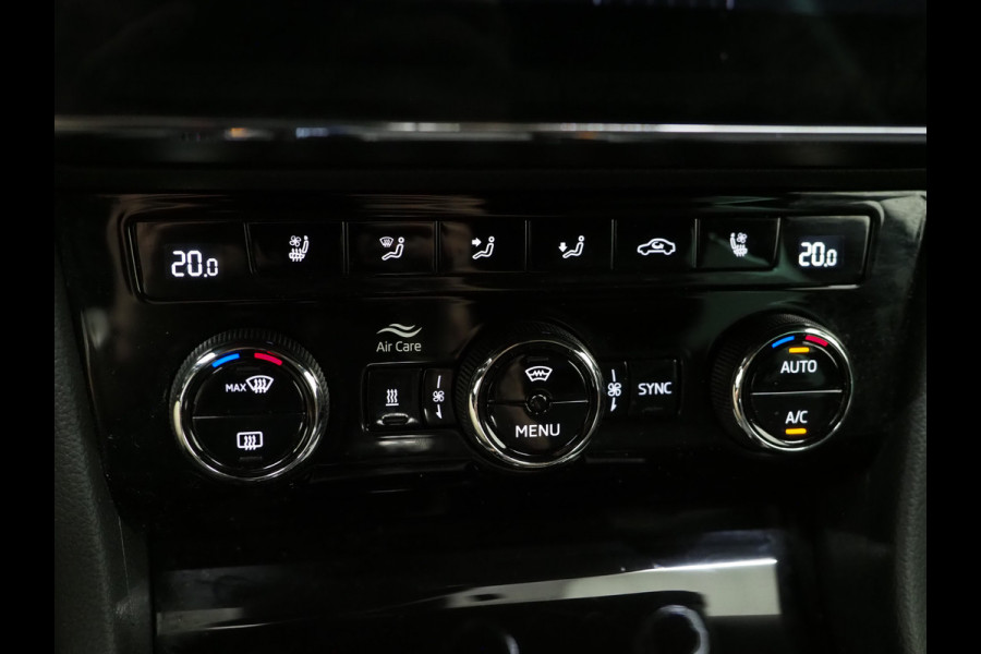 Škoda Superb Combi 1.4 TSI iV Laurin & Klement | Panoramadak | Trekhaak | Canton | Keyless | Adaptive Cruise | Carplay