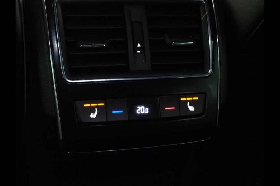 Škoda Superb Combi 1.4 TSI iV Laurin & Klement | Panoramadak | Trekhaak | Canton | Keyless | Adaptive Cruise | Carplay