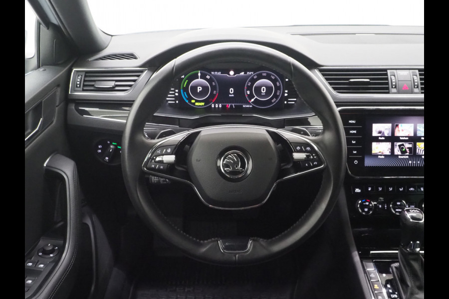 Škoda Superb Combi 1.4 TSI iV Laurin & Klement | Panoramadak | Trekhaak | Canton | Keyless | Adaptive Cruise | Carplay