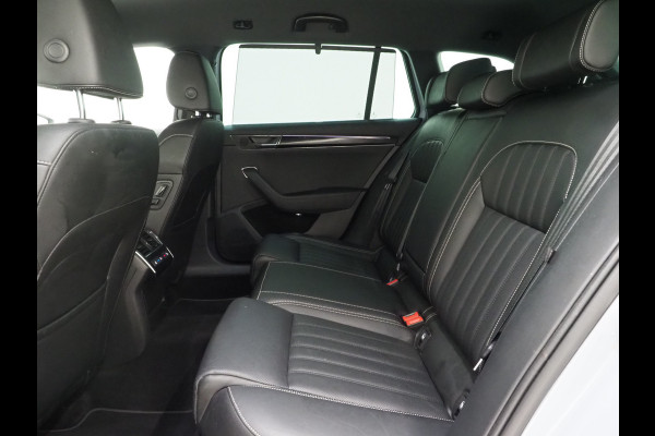 Škoda Superb Combi 1.4 TSI iV Laurin & Klement | Panoramadak | Trekhaak | Canton | Keyless | Adaptive Cruise | Carplay