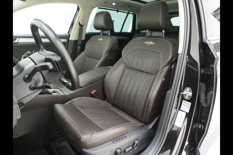 Škoda Superb Combi 1.4 TSI iV Laurin & Klement | Panoramadak | Trekhaak | Canton | Massage | Keyless | Adaptive Cruise