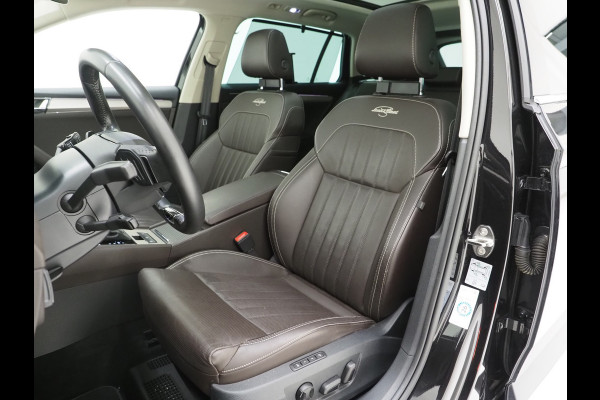 Škoda Superb Combi 1.4 TSI iV Laurin & Klement | Panoramadak | Trekhaak | Canton | Massage | Keyless | Adaptive Cruise