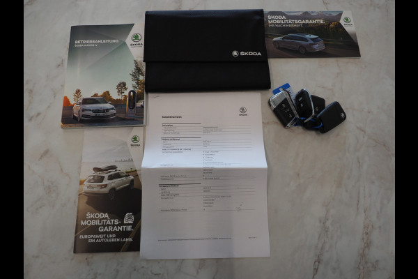 Škoda Superb Combi 1.4 TSI iV Laurin & Klement | Panoramadak | Trekhaak | Canton | Massage | Keyless | Adaptive Cruise