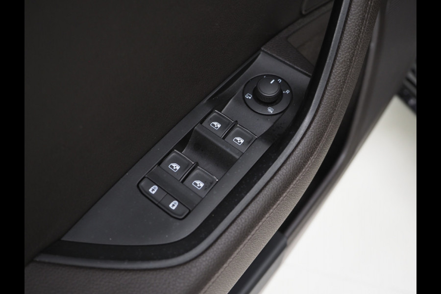 Škoda Superb Combi 1.4 TSI iV Laurin & Klement | Panoramadak | Trekhaak | Canton | Massage | Keyless | Adaptive Cruise