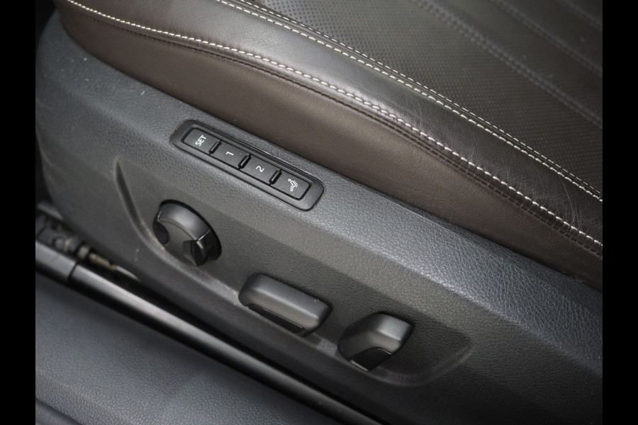 Škoda Superb Combi 1.4 TSI iV Laurin & Klement | Panoramadak | Trekhaak | Canton | Massage | Keyless | Adaptive Cruise