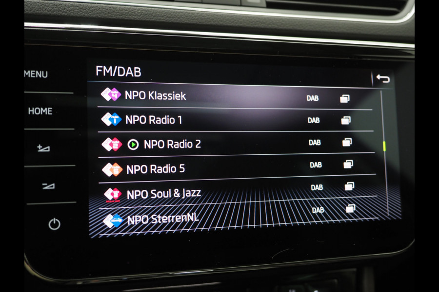 Škoda Superb Combi 1.4 TSI iV Laurin & Klement | Panoramadak | Trekhaak | Canton | Massage | Keyless | Adaptive Cruise