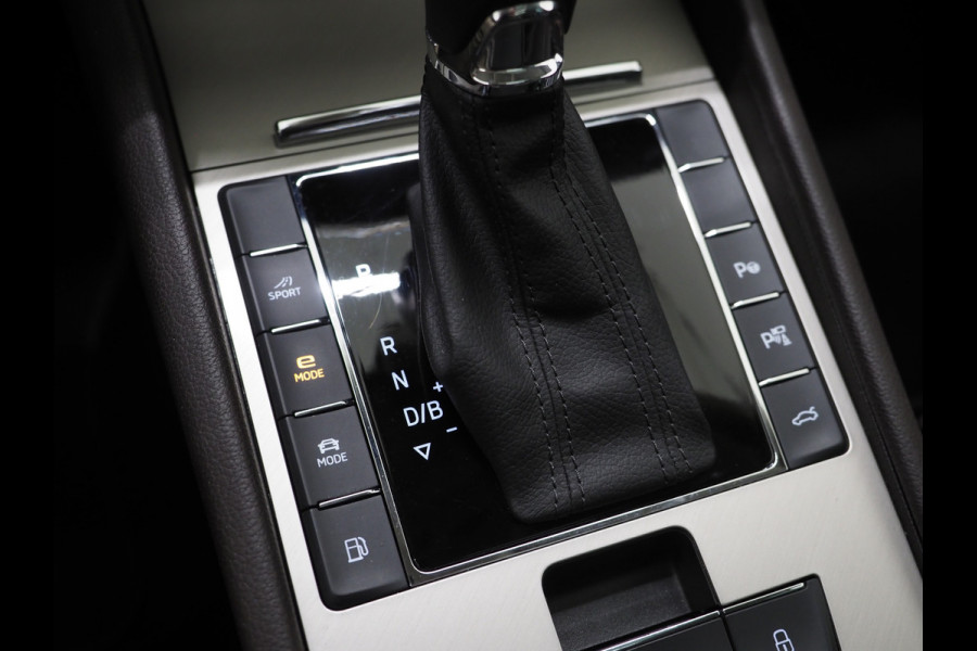 Škoda Superb Combi 1.4 TSI iV Laurin & Klement | Panoramadak | Trekhaak | Canton | Massage | Keyless | Adaptive Cruise
